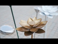 Patung Baja Tahan Karat