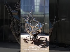 Patung Baja Tahan Karat